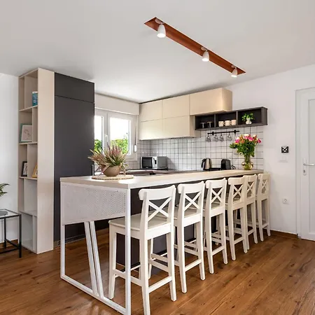 ヴィラ Royal One ニン