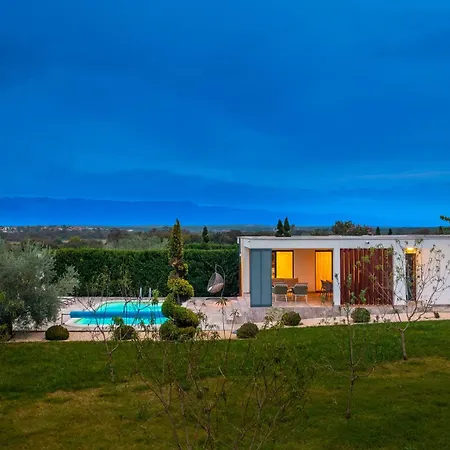 Royal One Villa Nin