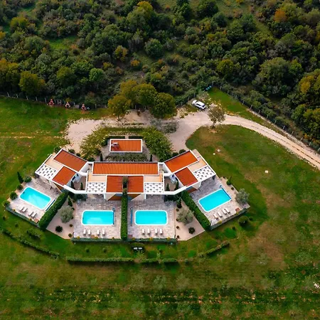 Royal One Villa Nin
