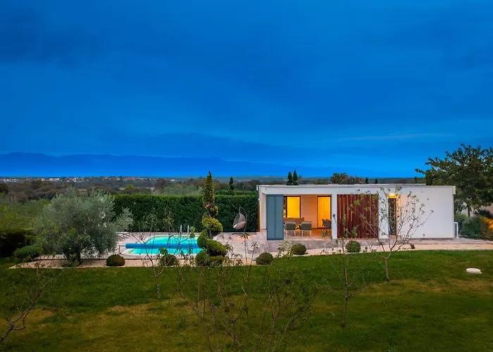 Royal One Villa Nin