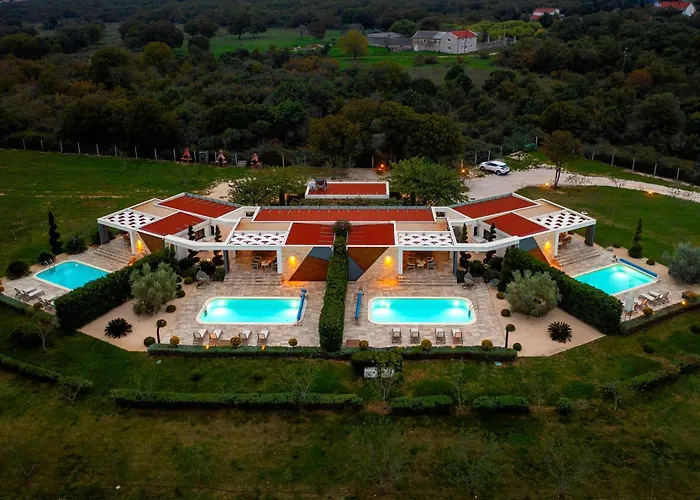 Royal One Villa Nin